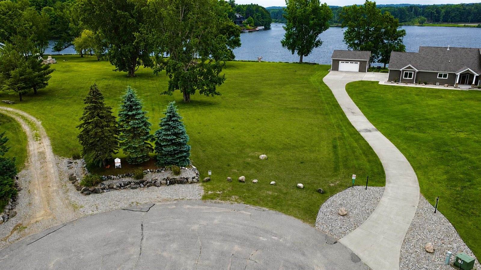 1293 South Queensway Drive, Weidman, MI 48893
