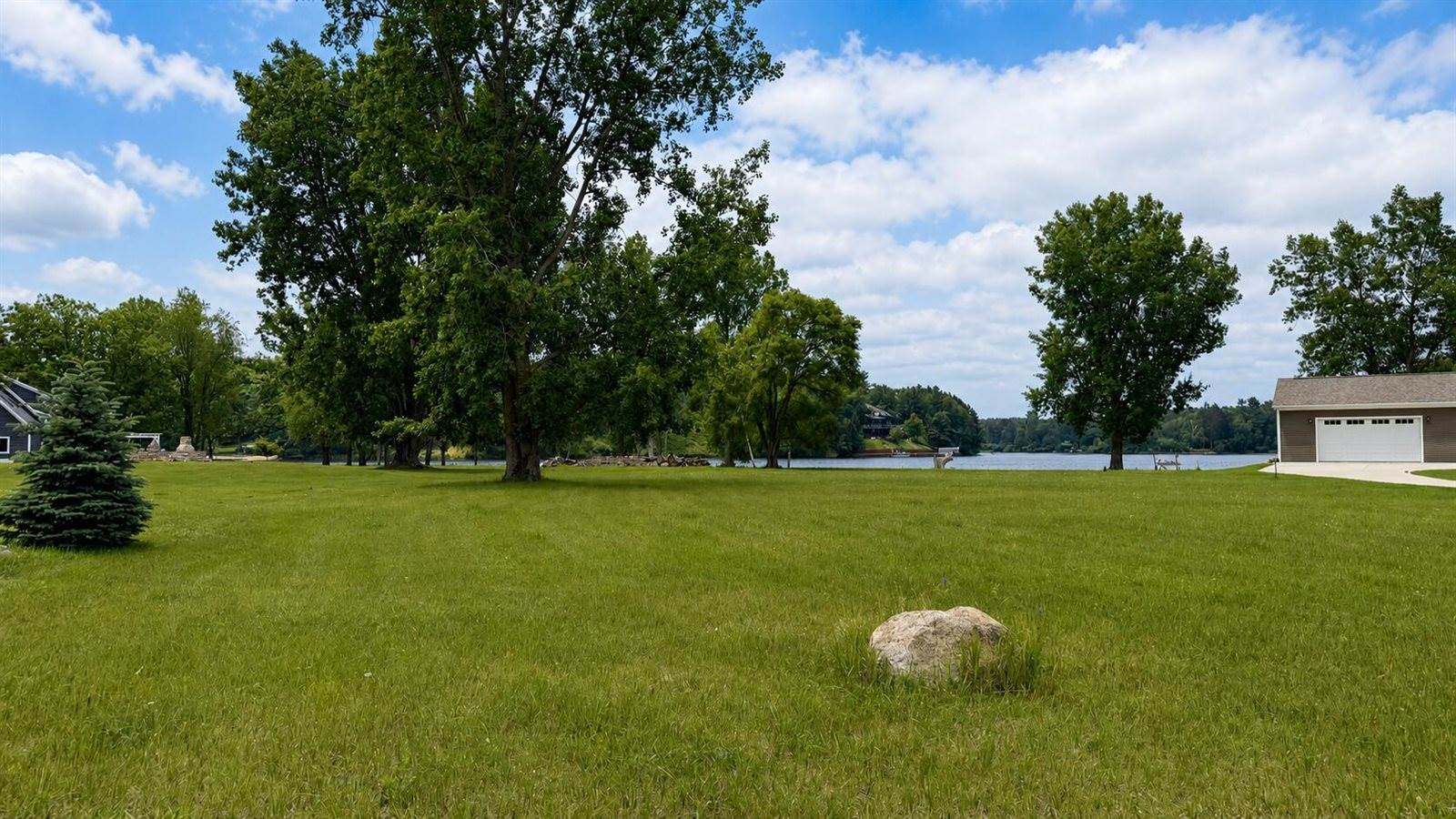 1293 South Queensway Drive, Weidman, MI 48893