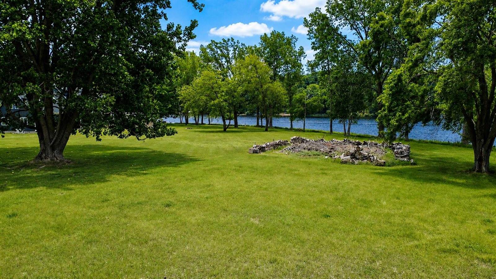 1293 South Queensway Drive, Weidman, MI 48893