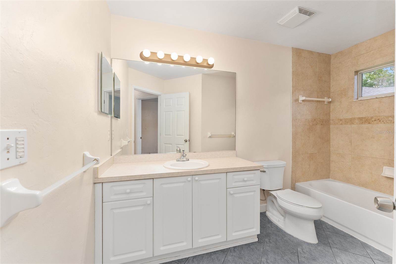 9009 NW 15TH Lane, Gainesville, FL 32606