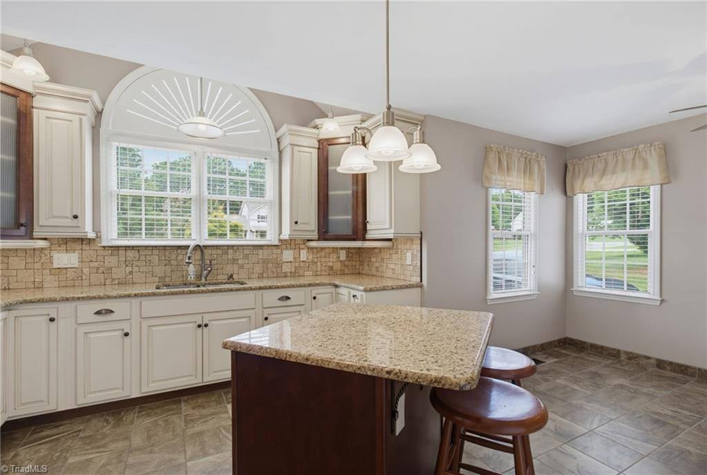 521 Lowergate Lane, Kernersville, NC 27284
