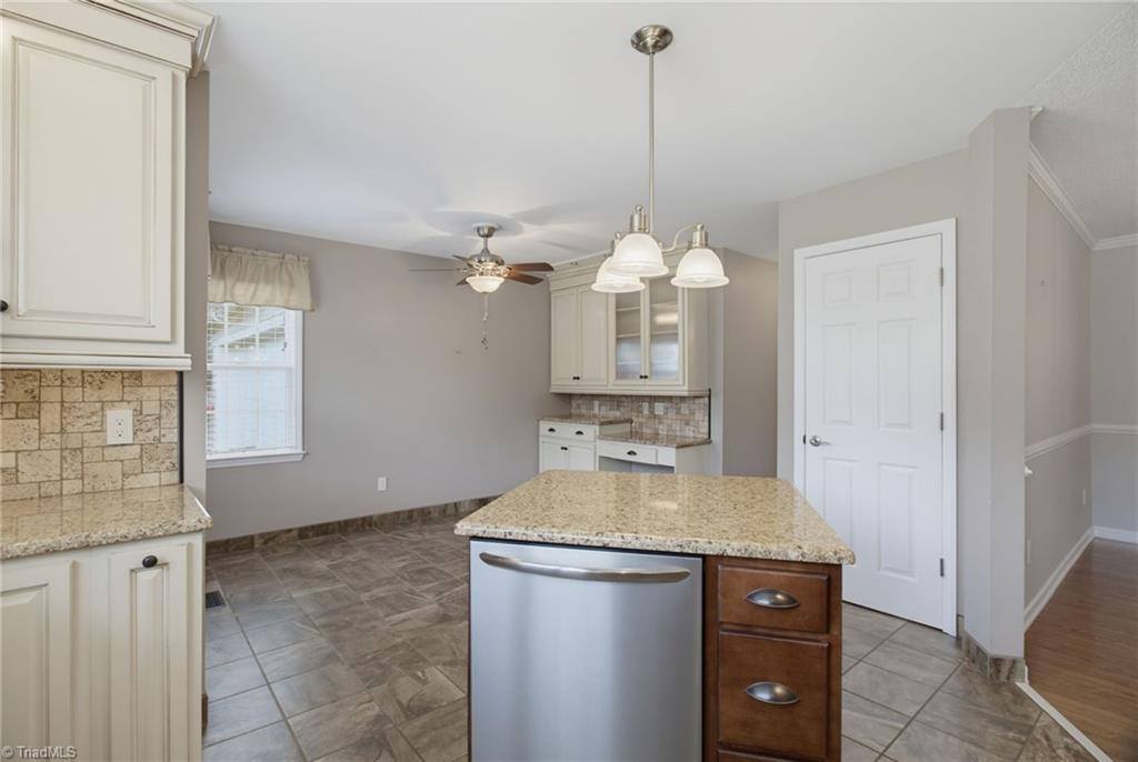 521 Lowergate Lane, Kernersville, NC 27284