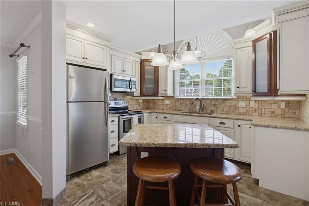 521 Lowergate Lane, Kernersville, NC 27284