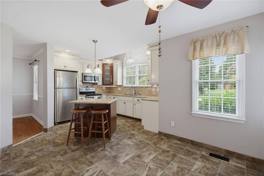 521 Lowergate Lane, Kernersville, NC 27284