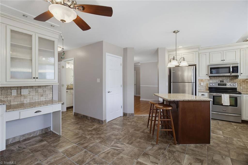 521 Lowergate Lane, Kernersville, NC 27284