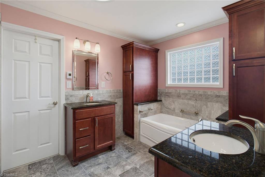 521 Lowergate Lane, Kernersville, NC 27284
