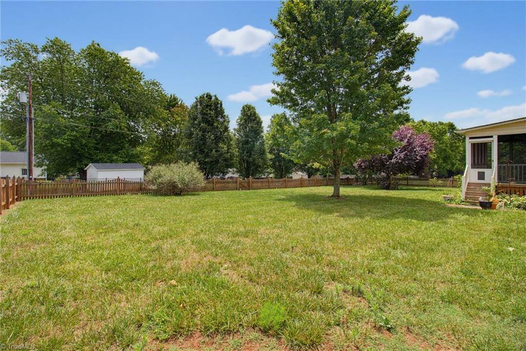 521 Lowergate Lane, Kernersville, NC 27284