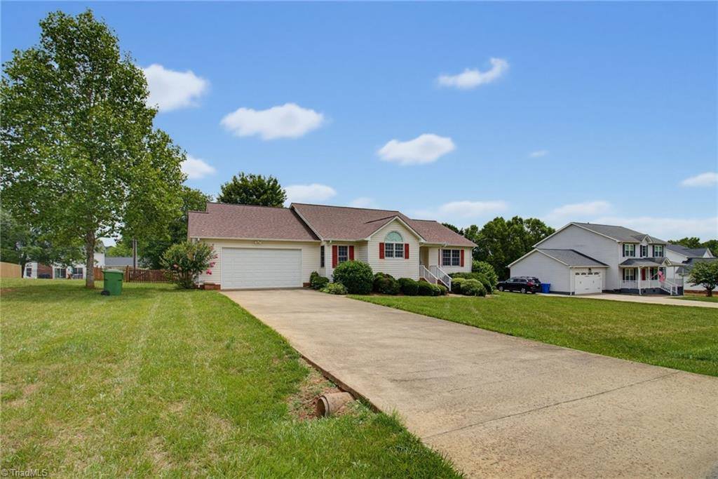 521 Lowergate Lane, Kernersville, NC 27284
