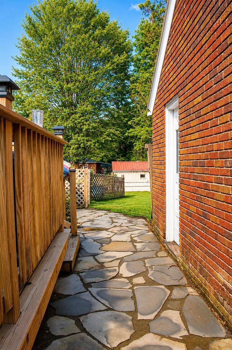 41 Western Avenue, Fairfield, ME 04937