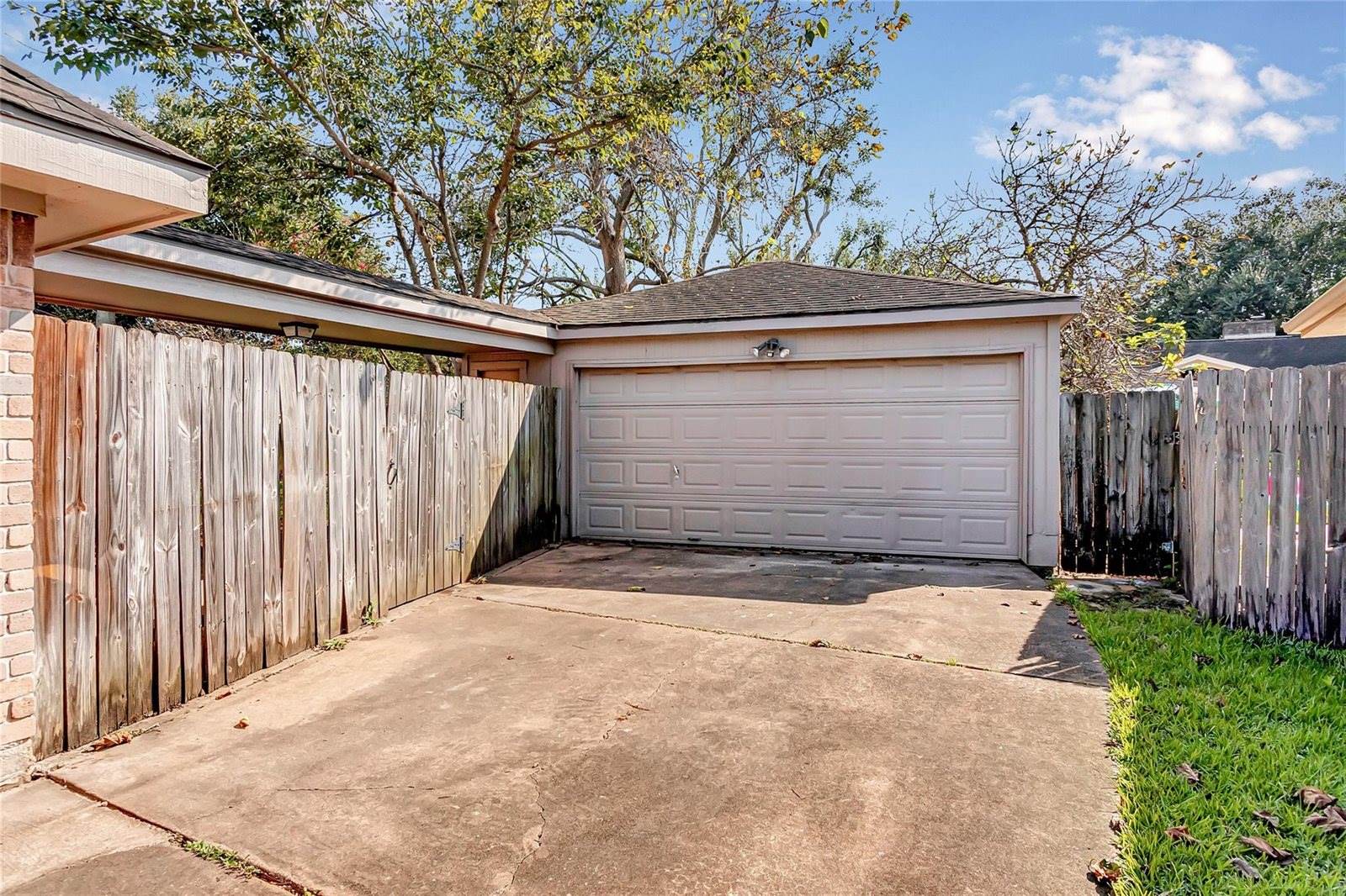 2710 Green Fields Drive, Sugar Land, TX 77479