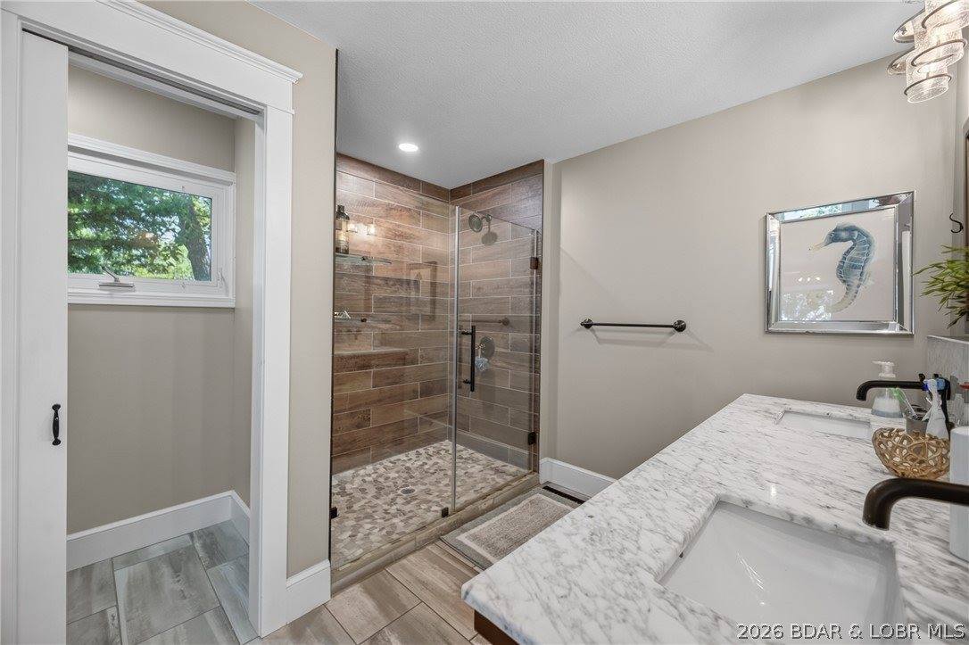 2437 Mohawk Lane, Osage Beach, MO 65065