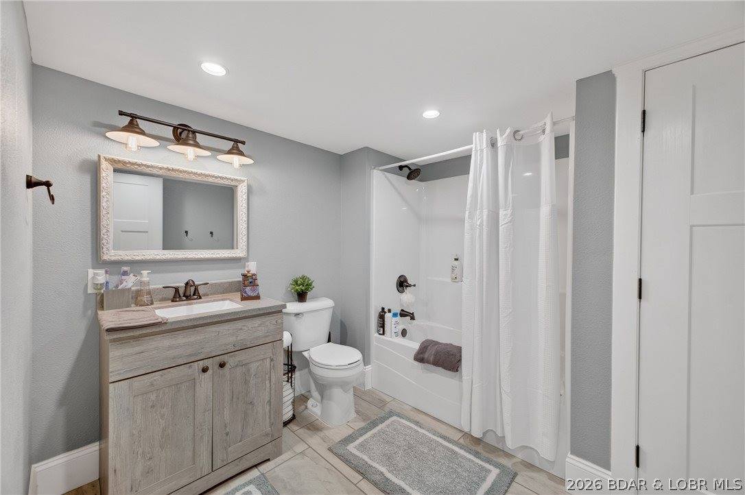 2437 Mohawk Lane, Osage Beach, MO 65065