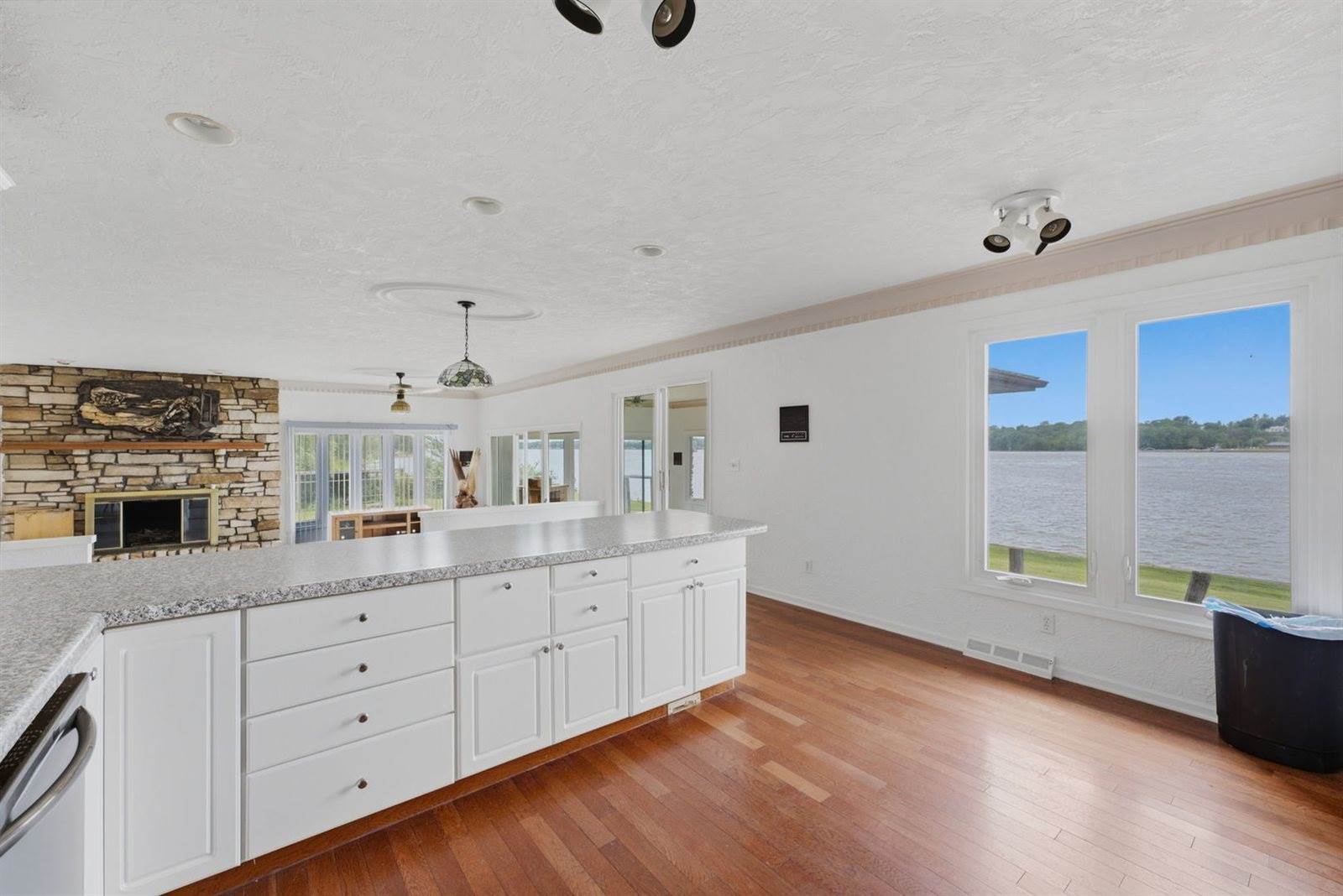 1501 State Avenue, Hampton, IL 61256