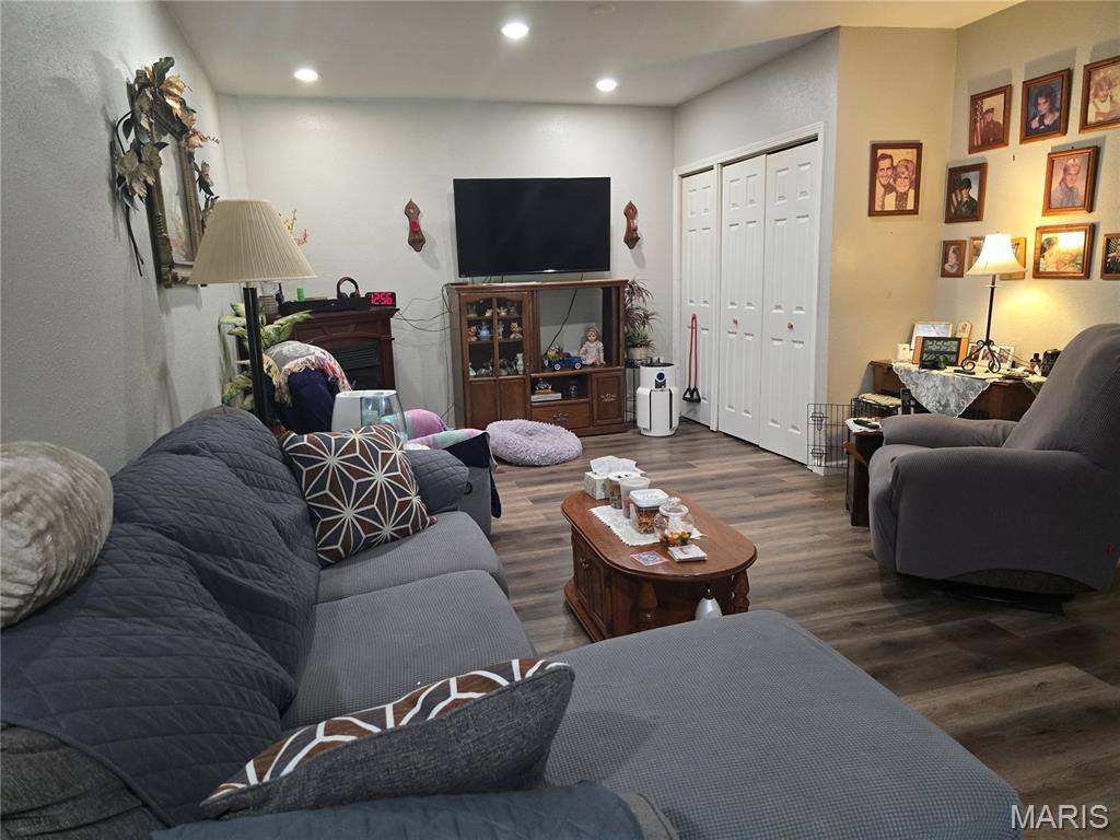 21620 State Route J, Newburg, MO 65550
