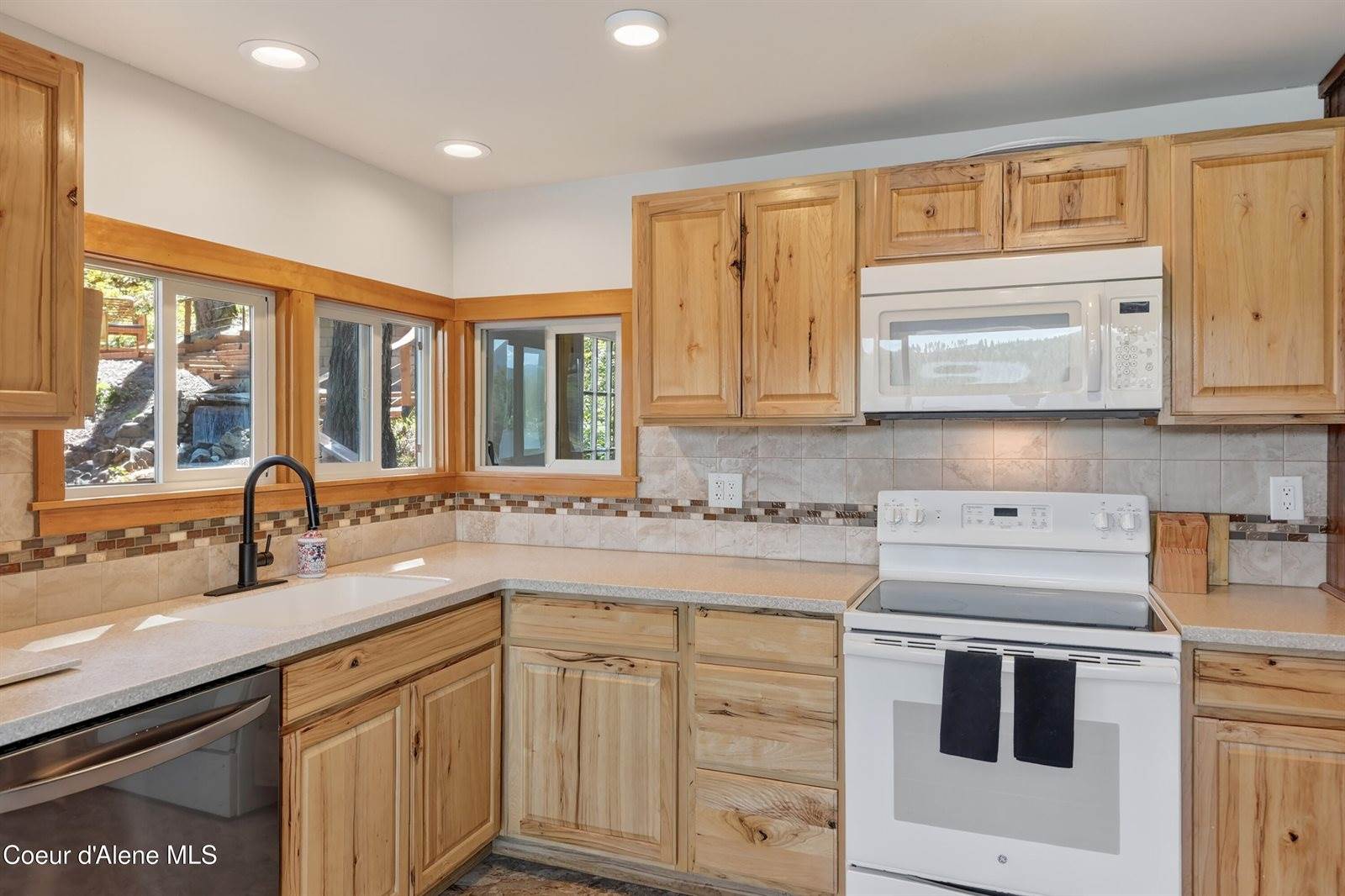 15039 North Shenandoah Dr, Hayden, ID 83835