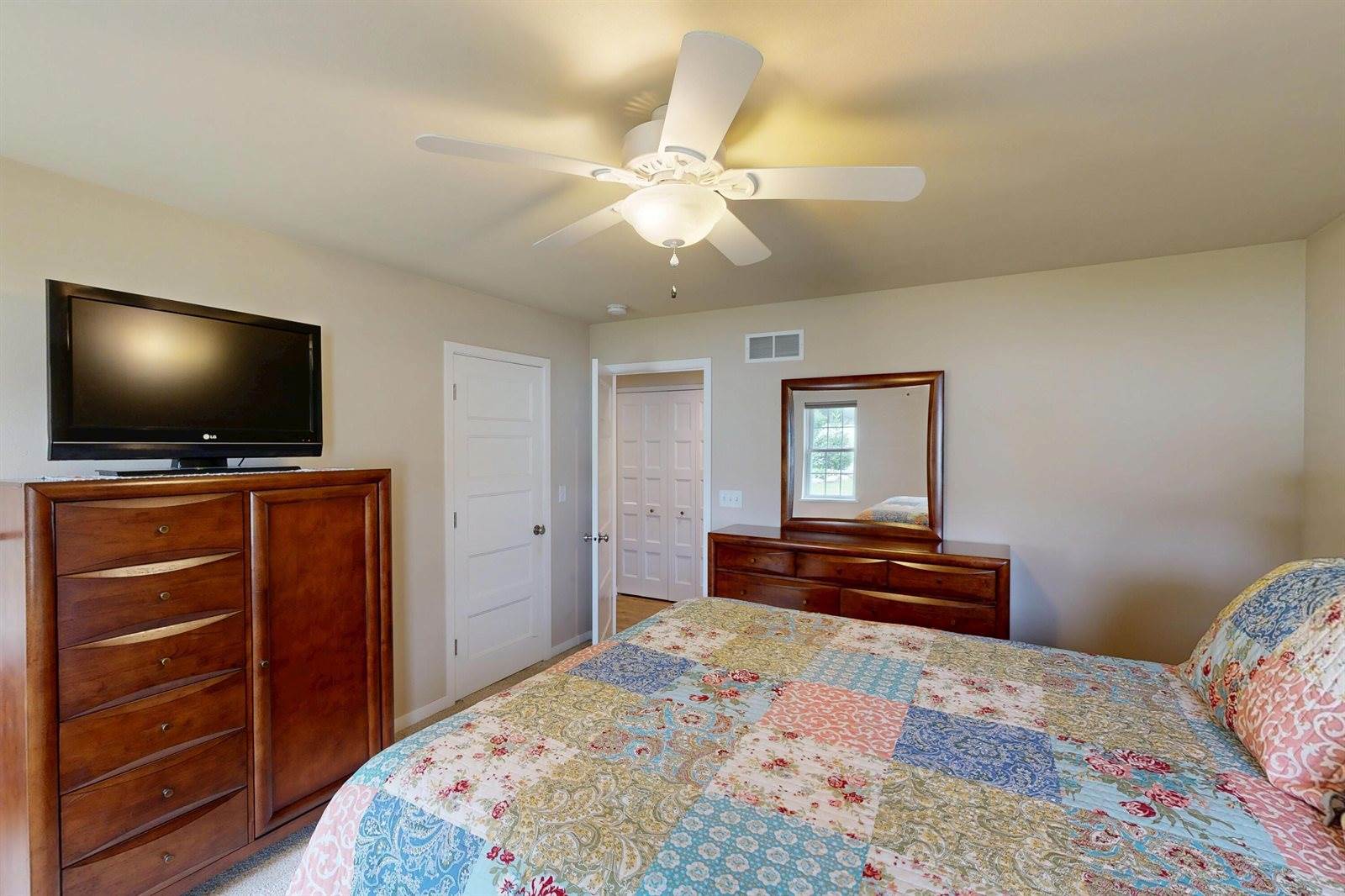 113 Michelle Dr, Johnson Creek, WI 53038