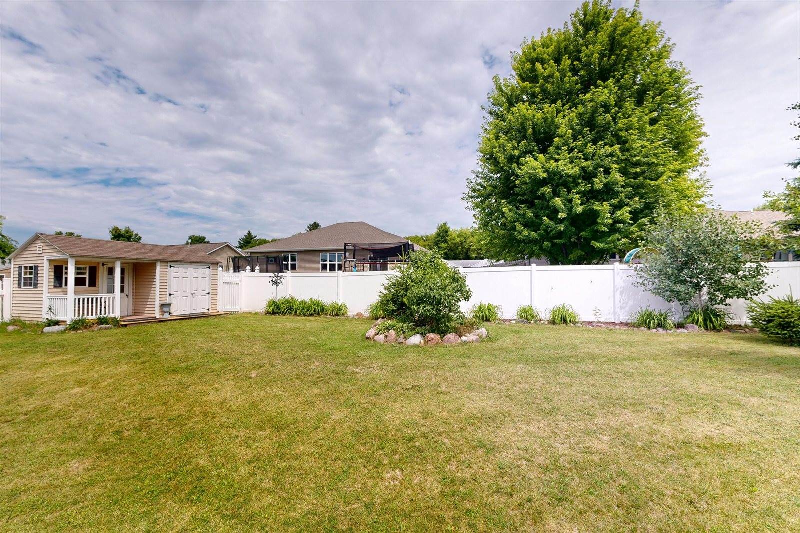 113 Michelle Dr, Johnson Creek, WI 53038