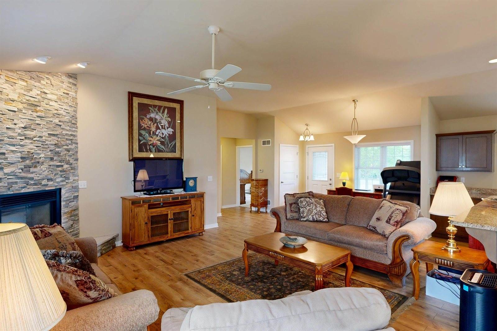 113 Michelle Dr, Johnson Creek, WI 53038