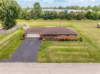 3904 S Maple Lane, Muncie, IN 47302