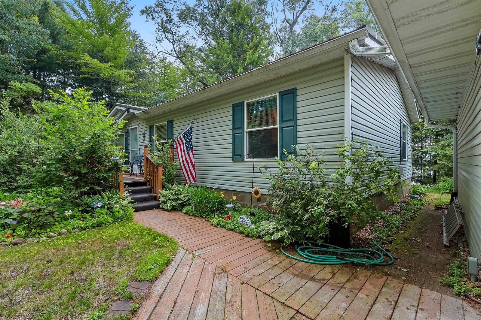 W12443 Senator Lake Lane, Crivitz, WI 54114