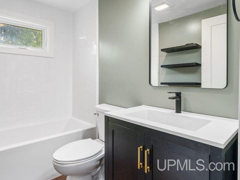 105 West Wright Place, Marquette, MI 49855