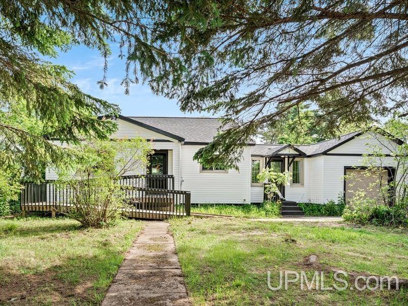 105 West Wright Place, Marquette, MI 49855