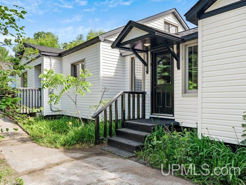 105 West Wright Place, Marquette, MI 49855