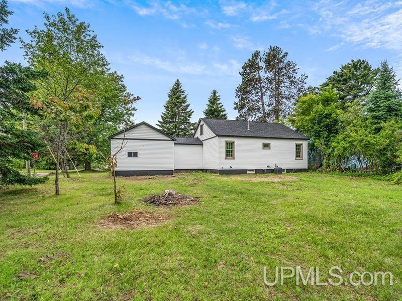 105 West Wright Place, Marquette, MI 49855