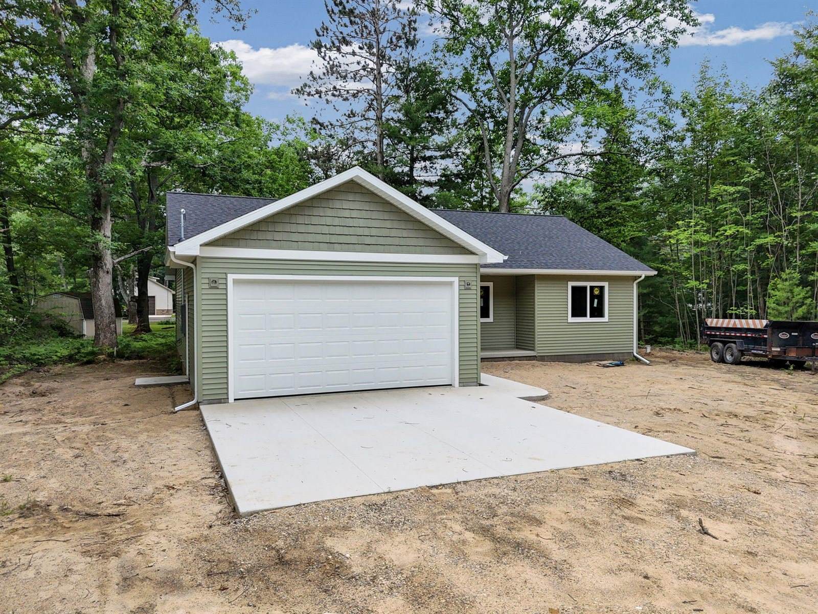 113 Mckee Street, Houghton Lake, MI 48629