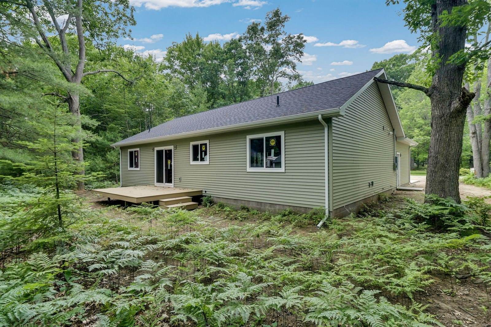 113 Mckee Street, Houghton Lake, MI 48629