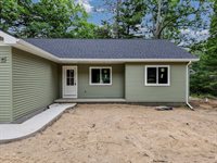 113 Mckee Street, Houghton Lake, MI 48629