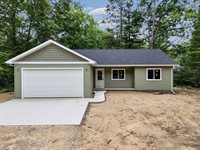113 Mckee Street, Houghton Lake, MI 48629
