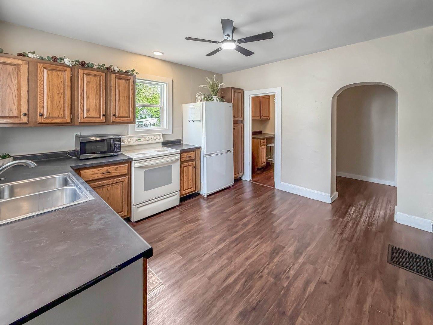 922 East Shawnee Street, Freeport, IL 61032