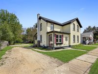 922 East Shawnee Street, Freeport, IL 61032