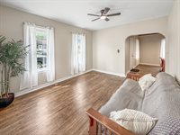 922 East Shawnee Street, Freeport, IL 61032