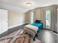 922 East Shawnee Street, Freeport, IL 61032