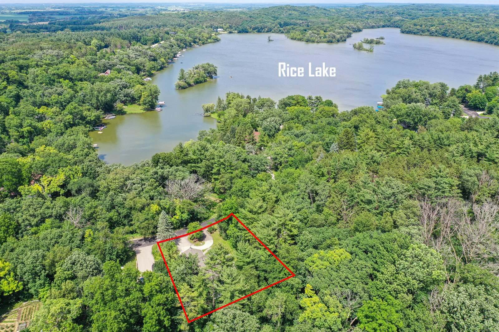 W8131 Bay View Dr, Whitewater, WI 53190