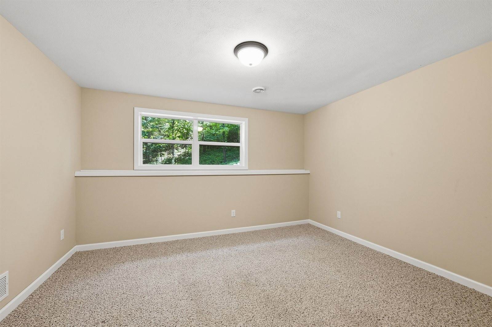 W8131 Bay View Dr, Whitewater, WI 53190