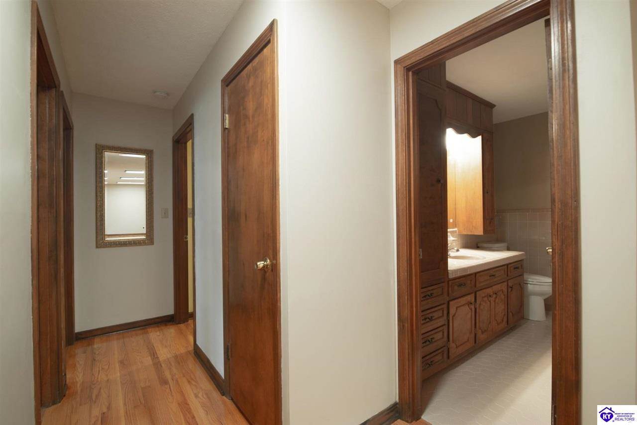 548 Brentmoor Avenue, Bowling Green, KY 42101