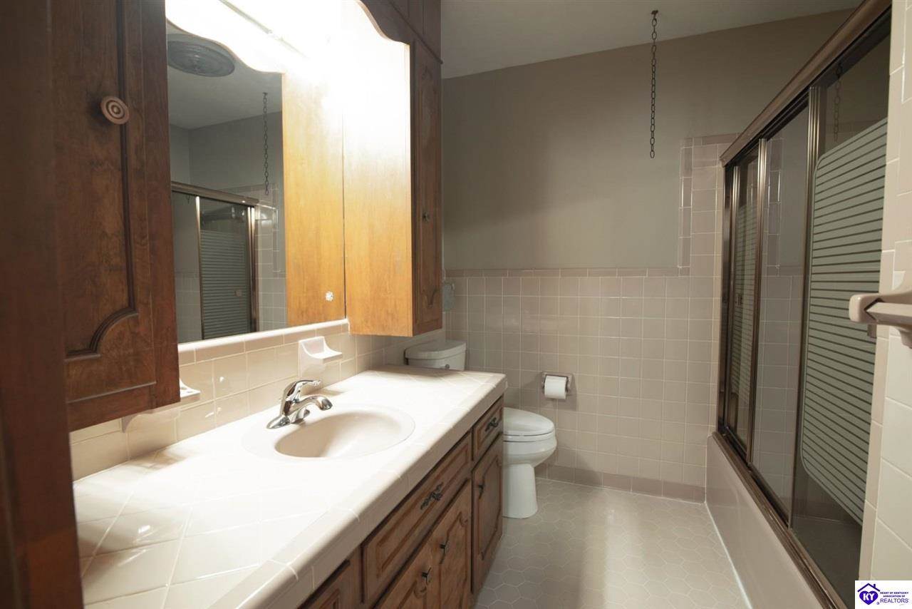 548 Brentmoor Avenue, Bowling Green, KY 42101