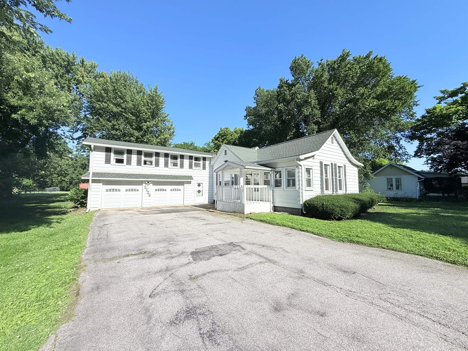 2526 N 6 1/2 St, Terre Haute, IN 47805