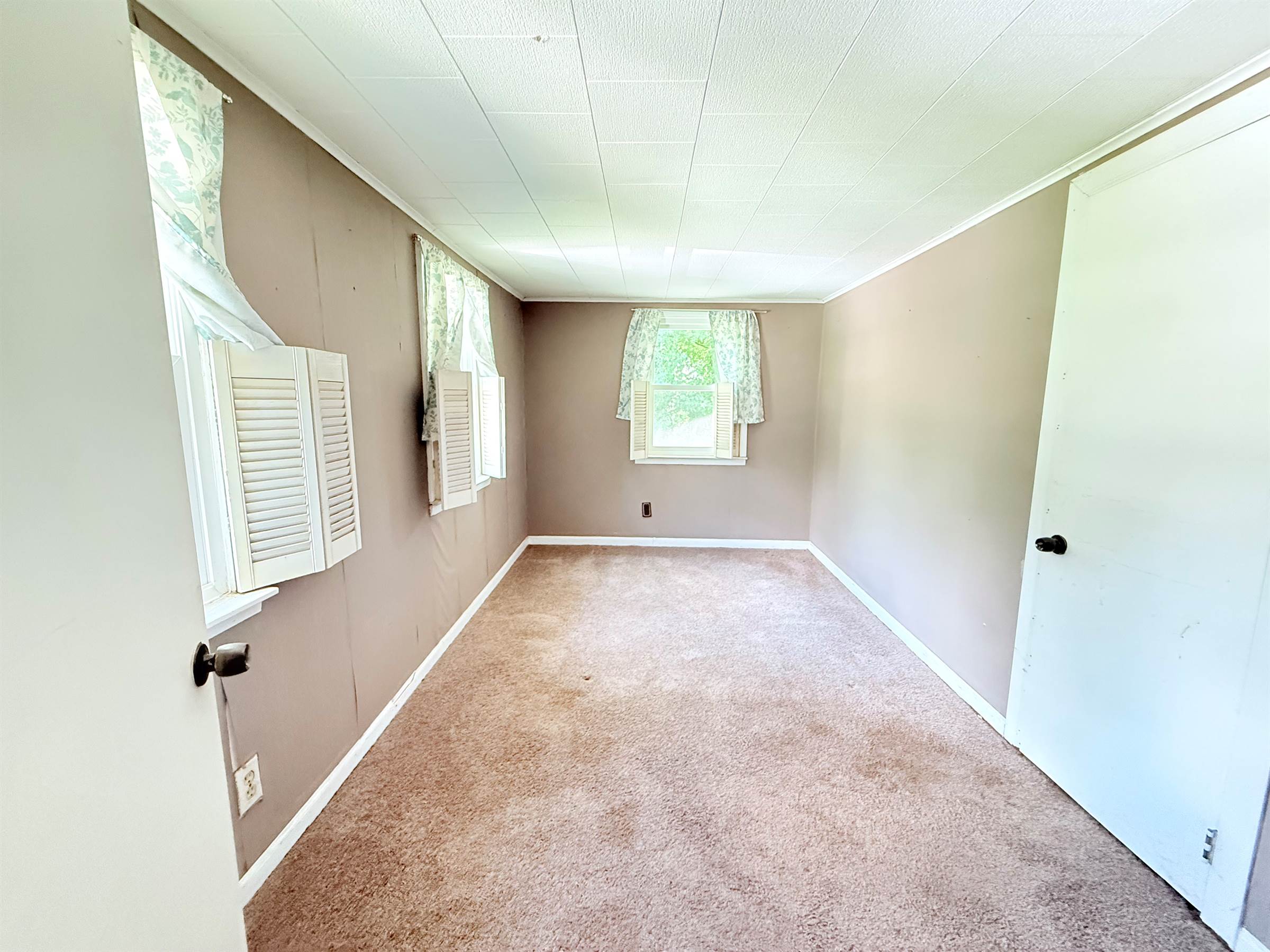 2526 N 6 1/2 St, Terre Haute, IN 47805