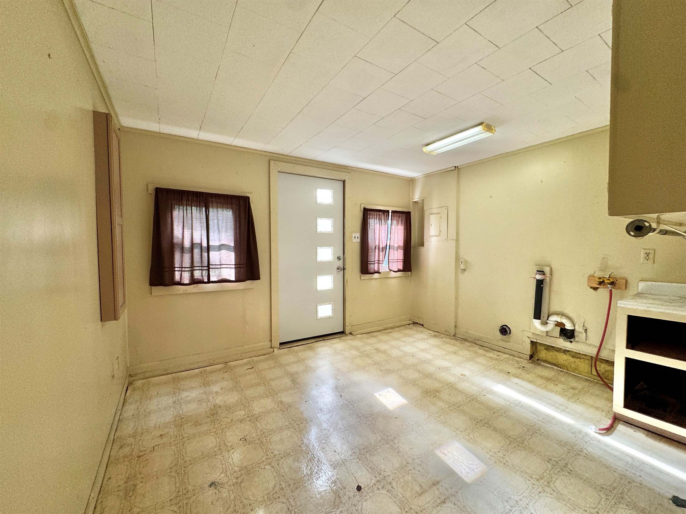 2526 N 6 1/2 St, Terre Haute, IN 47805