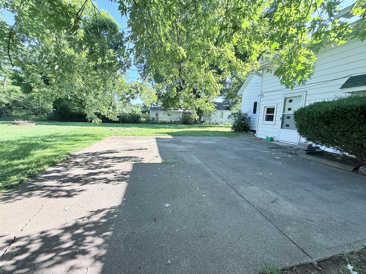 2526 N 6 1/2 St, Terre Haute, IN 47805