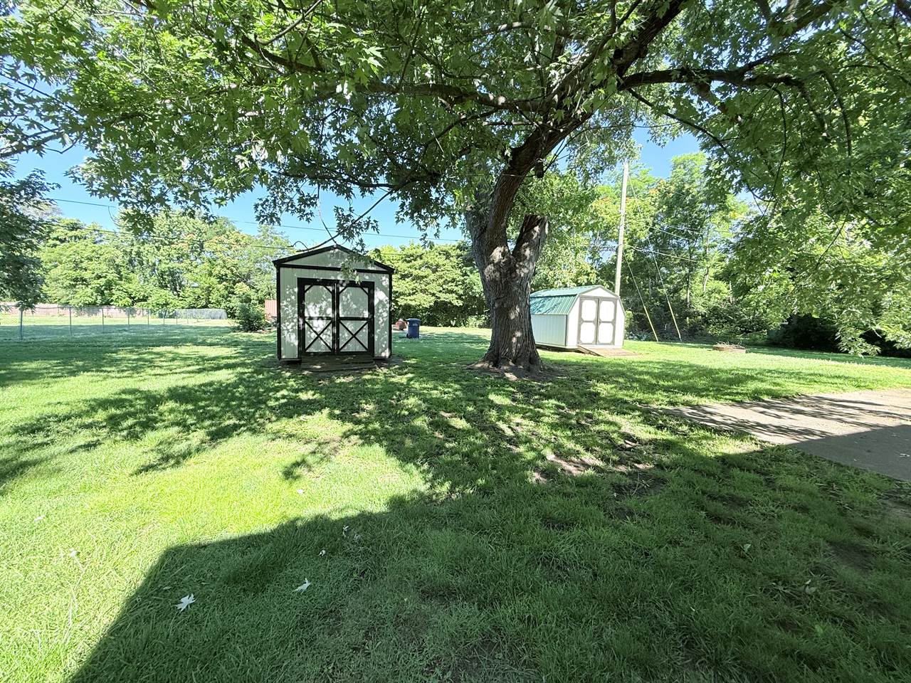 2526 N 6 1/2 St, Terre Haute, IN 47805