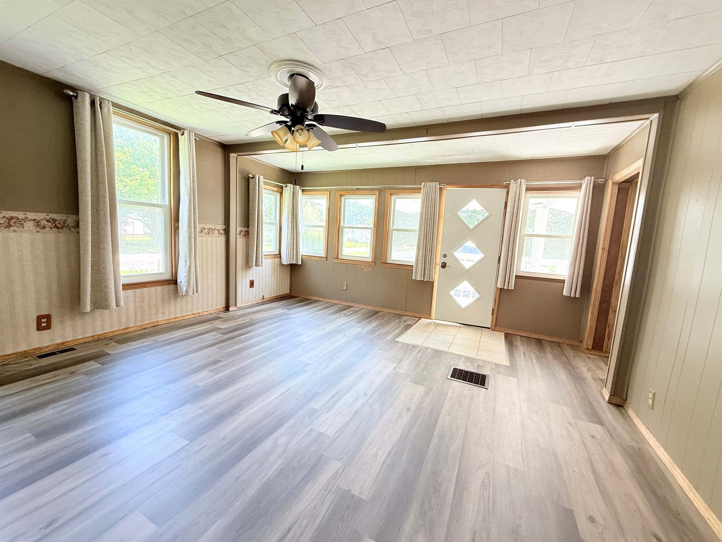 2526 N 6 1/2 St, Terre Haute, IN 47805