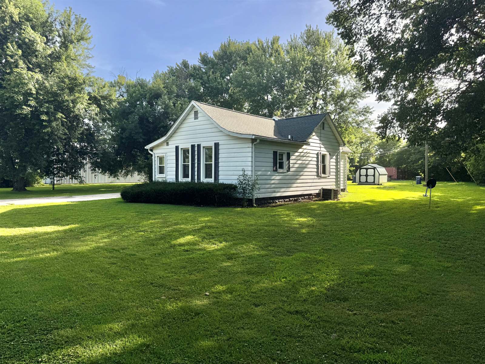2526 N 6 1/2 St, Terre Haute, IN 47805