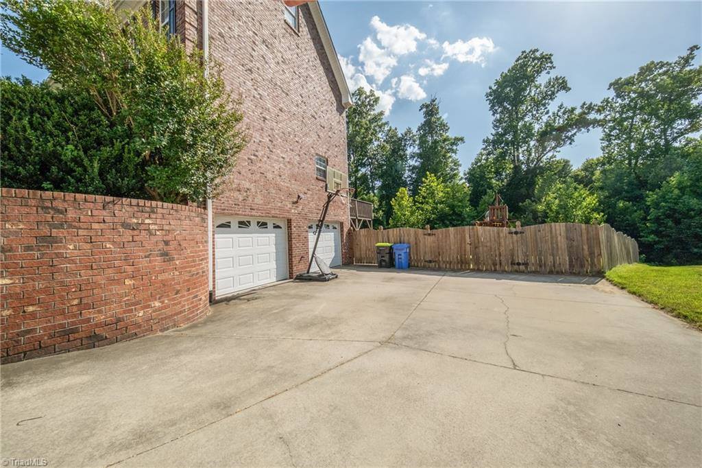 6902 Prairie Grove Drive, Clemmons, NC 27012