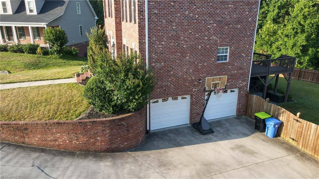 6902 Prairie Grove Drive, Clemmons, NC 27012
