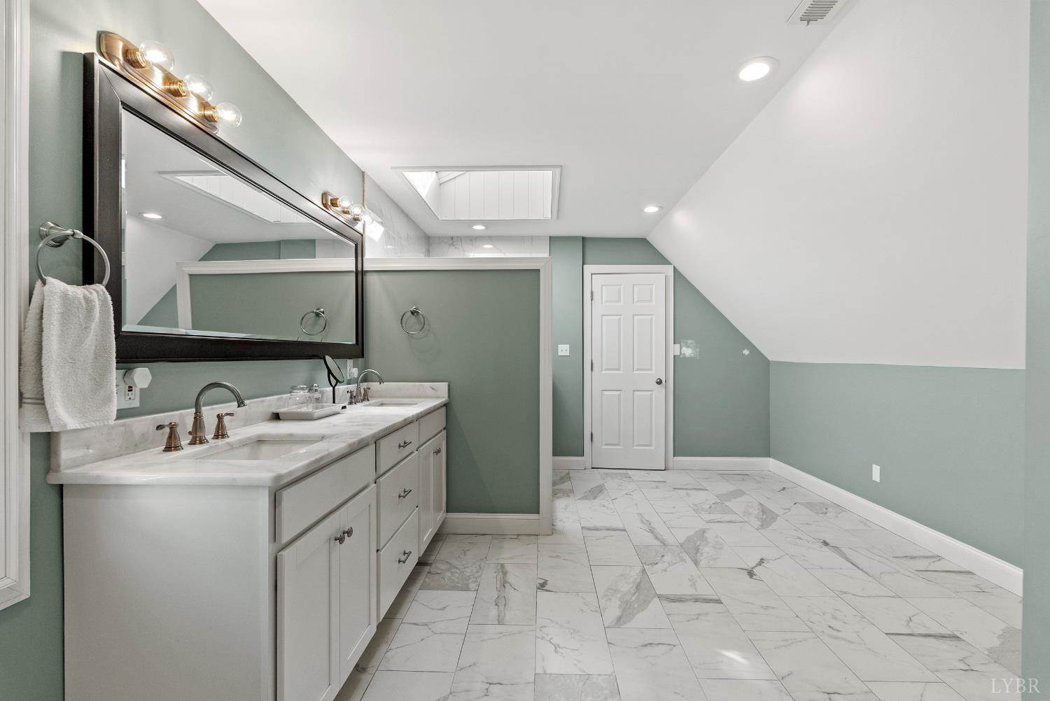 207 Fox Runn Dr, Lynchburg, VA 24503